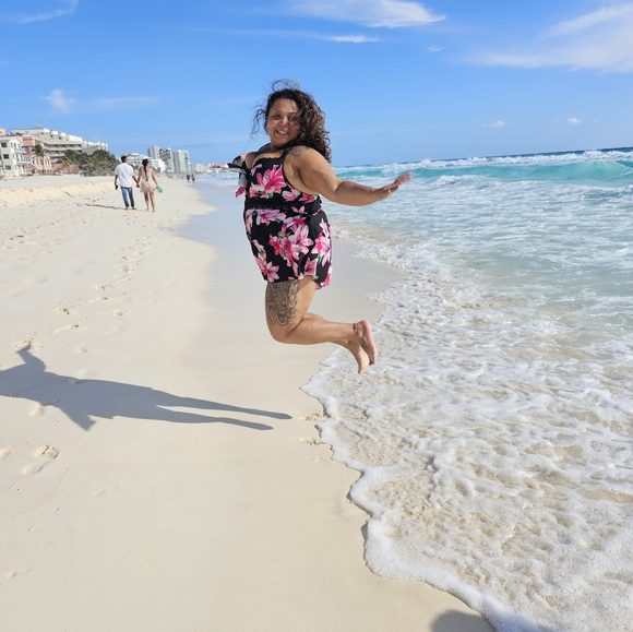 Meet your Posher, Felecia - Picture 2 of 2